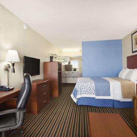 Days Inn by Wyndham Champaign/Urbana Bagian luar foto