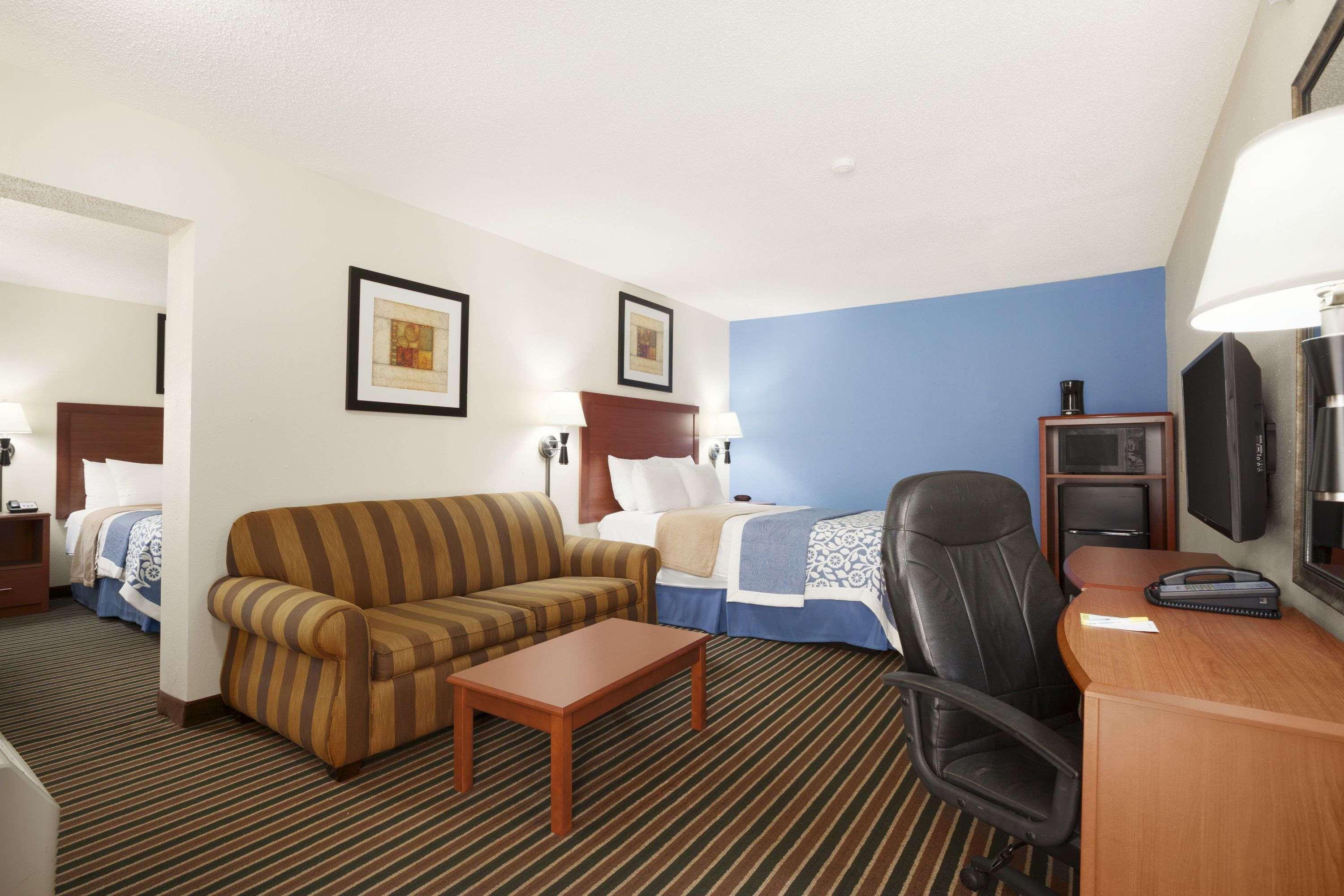 Days Inn by Wyndham Champaign/Urbana Bagian luar foto