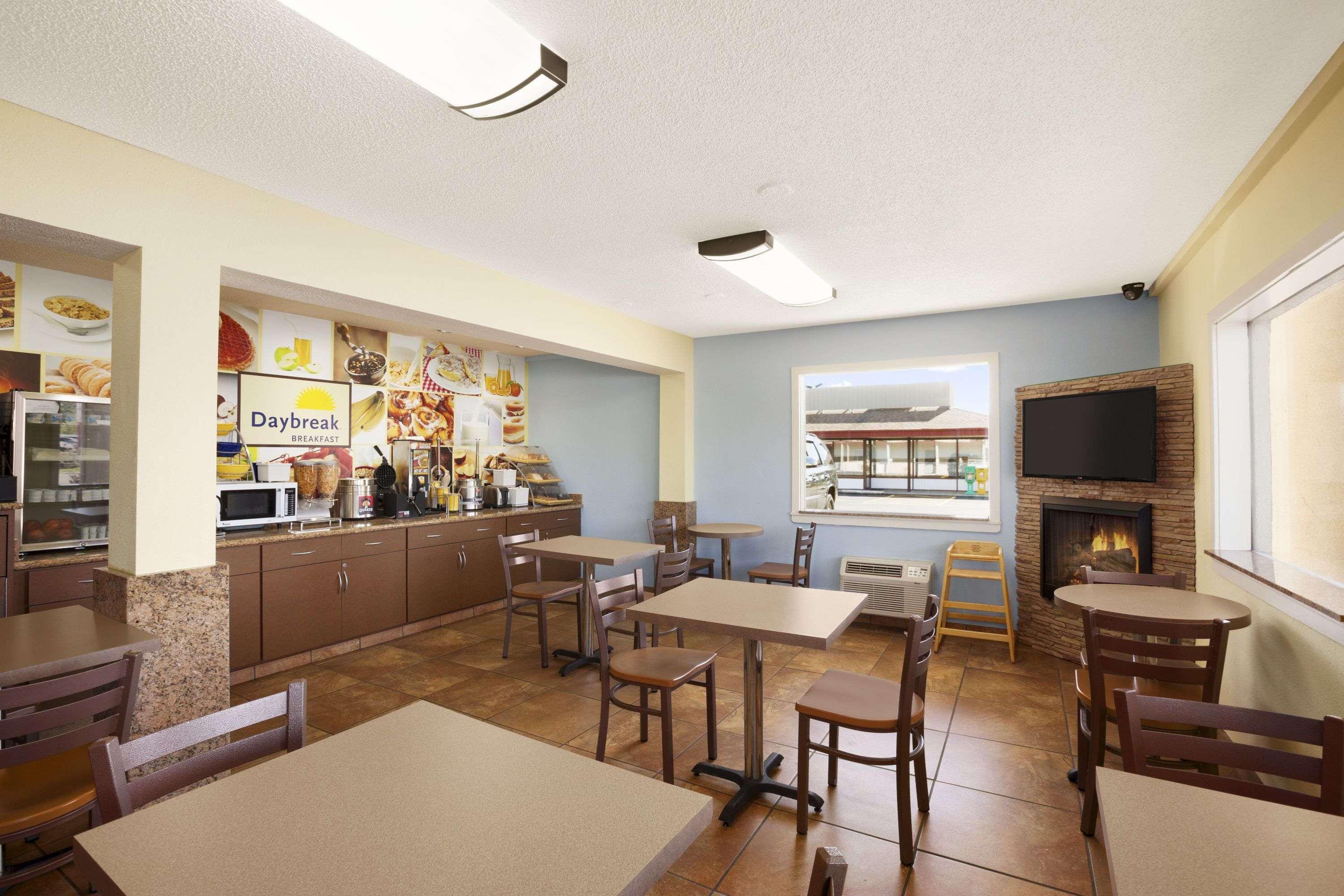 Days Inn by Wyndham Champaign/Urbana Bagian luar foto