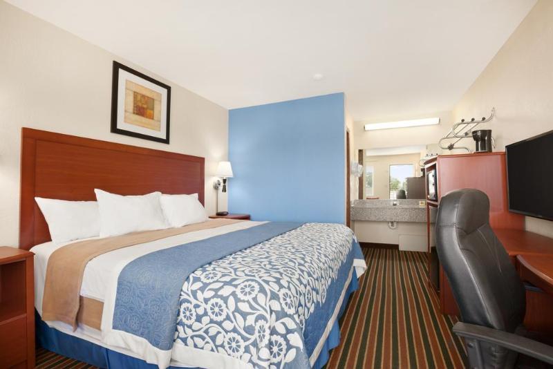 Days Inn by Wyndham Champaign/Urbana Bagian luar foto