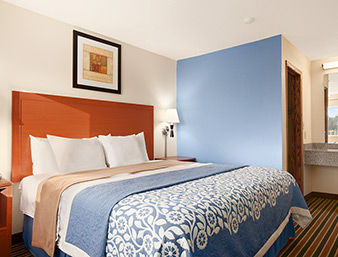 Days Inn by Wyndham Champaign/Urbana Bagian luar foto