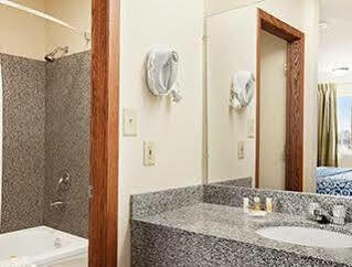 Days Inn by Wyndham Champaign/Urbana Bagian luar foto